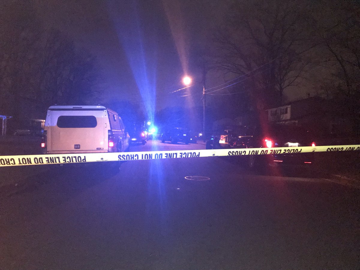 La Policía de EEUU cree que un hombre de origen guatemalteco mató a su esposa y a otro hombre a balazos y antes de dispararse a sí mismo. (Foto Prensa Libre: @FairfaxCountyPD)