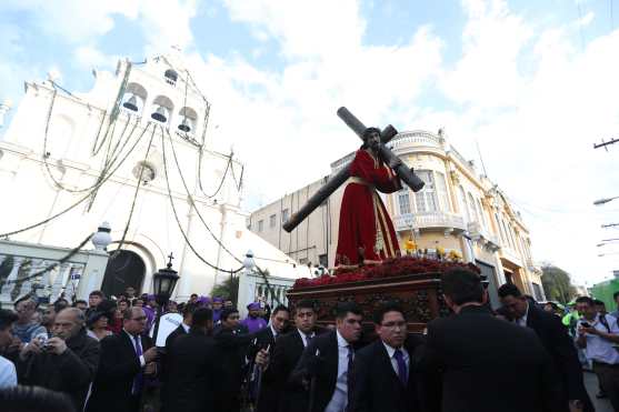 El solemne traslado lleva tres años de realizarse en las calles aledañas al Beaterio de Belén. 
