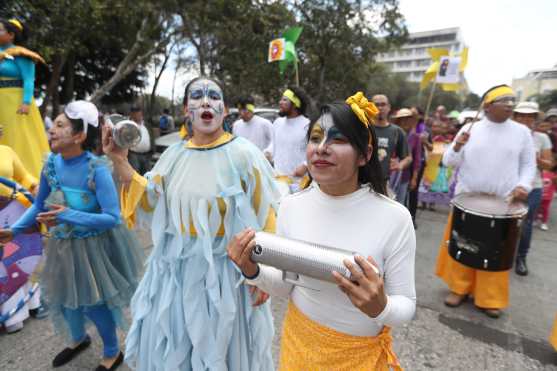 Varias bandas acompañaron la tradicional marcha del 8 de marzo. (Foto Prensa Libre: Óscar Rivas) 