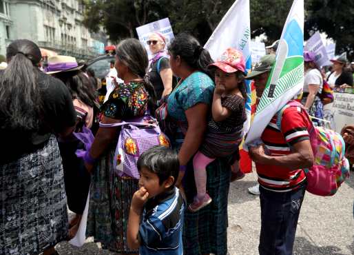 Las mujeres también pidieron que los padres ayuden con el cuidado de los niños y compartan las responsabilidades del hogar. (Foto Prensa Libre: Óscar Rivas) 
