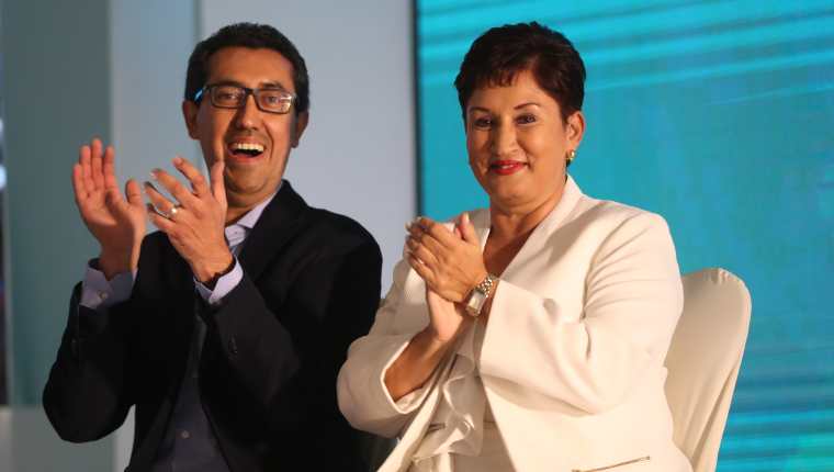 Thelma Aldana, exfiscal General, y Jonathan Menkos, binomio presidencial del Movimiento Semilla. (Foto Prensa Libre: Hemeroteca PL)