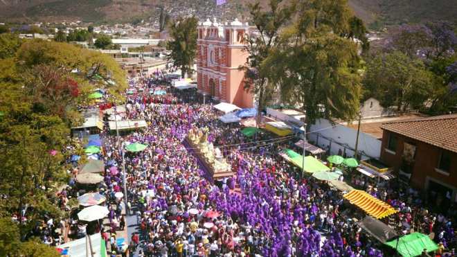 Como es costumbre a su salida fue tocada su marcha oficial Divino Nazareno de Jocotenango. Foto Prensa Libre: Danny Gamboa