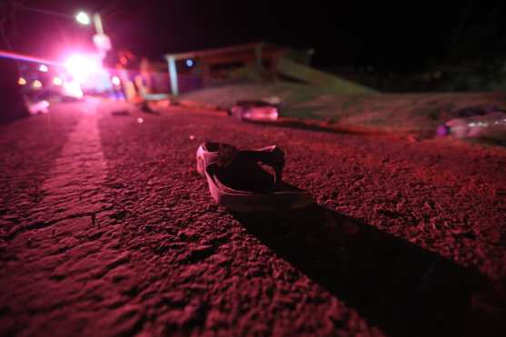En el lugar también trabajó el Ministerio Público para poder reconstruir los hechos. Foto Prensa Libre: Carlos Hernández Ovalle