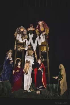 Recreando el descendimiento reapareció en los altares de velación el Sepultado de La Parroquian, en la zona 6. Foto Prensa LIbre: Mario Noriega