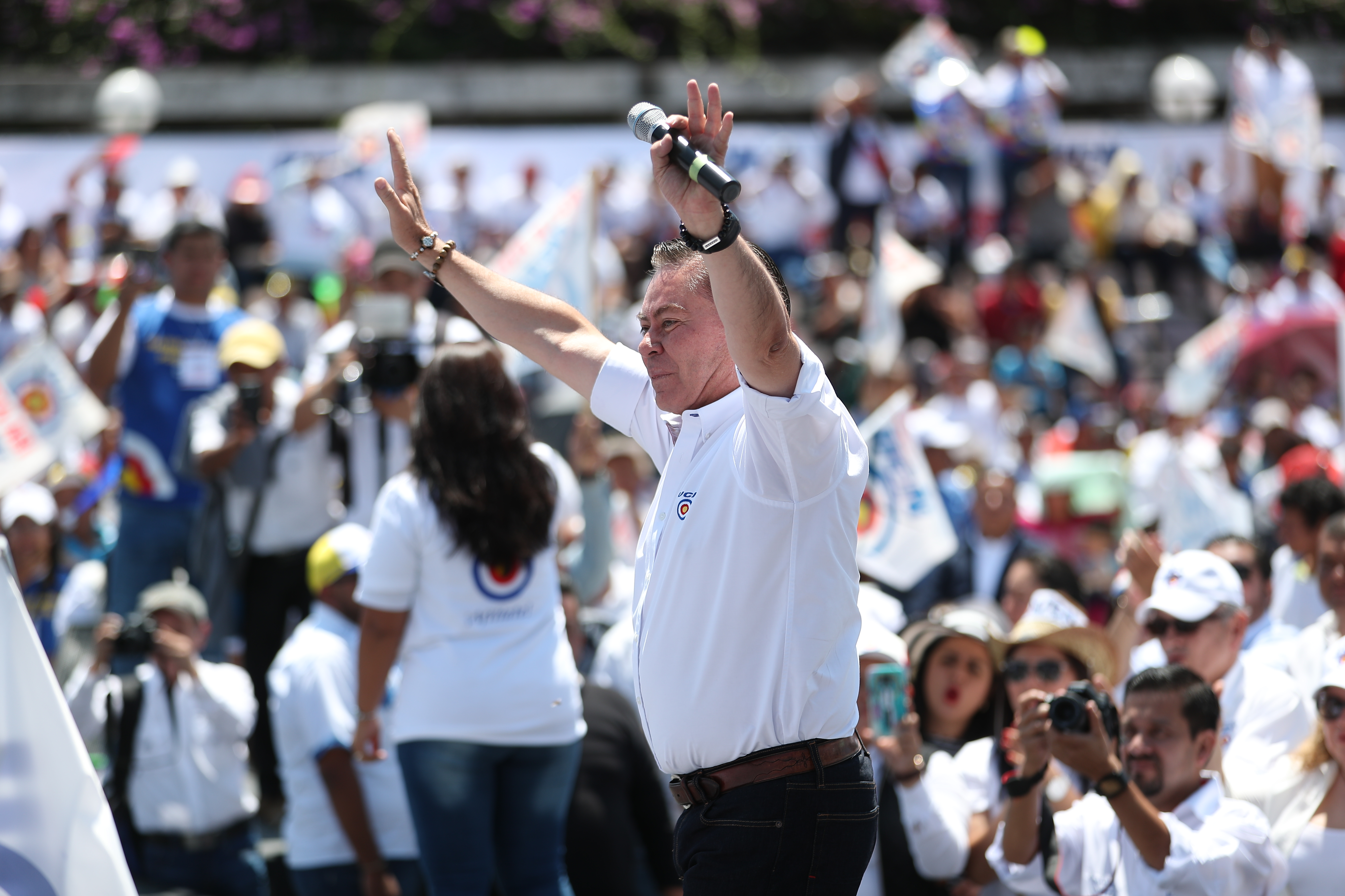Mario Estrada, candidato a la presidencia por la UCN, durante el lanzamiento de su campaña.  (Foto Prensa Libre: Hemeroteca PL)