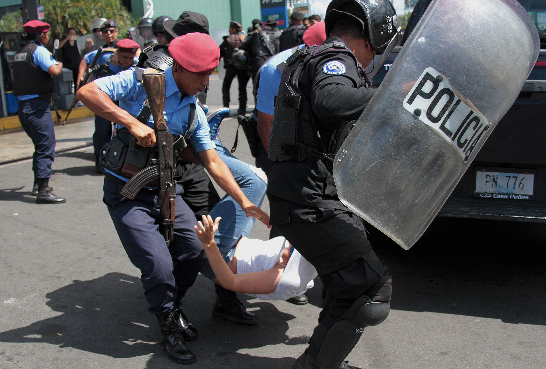 La represión del gobierno de Ortega contra manifestantes arreció el fin de semana, pese a las rondas de diálogo. (Foto Prensa Libre: AFP)