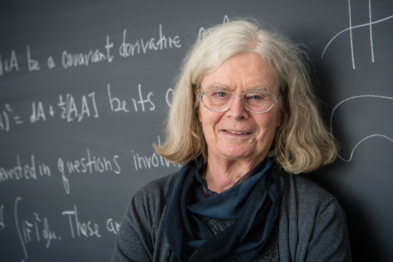 Karen Uhlenbeck, de 76 años, se convirtió este martes en la primera mujer que gana el Premio Abel, considerado el Nobel de matemáticas. (Foto Prensa Libre: AFP)