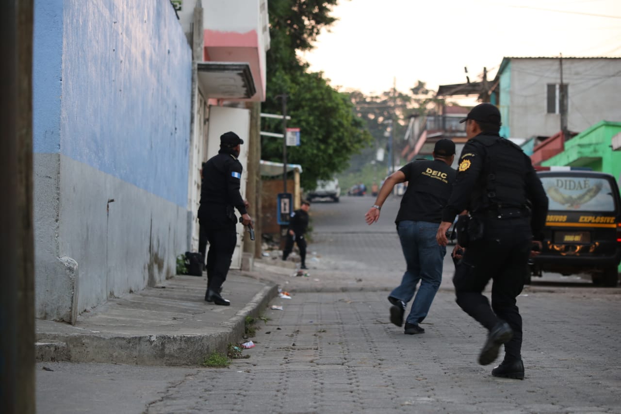 La PNC efectúa cateos en tres departamentos para desarticular banda Los Patrones. (Foto Prensa Libre: PNC).
	 
