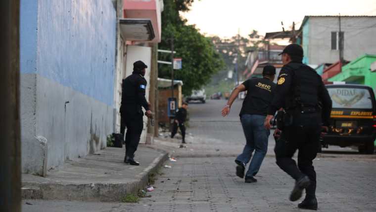 La PNC efectúa cateos en tres departamentos para desarticular banda Los Patrones. (Foto Prensa Libre: PNC).
	 
