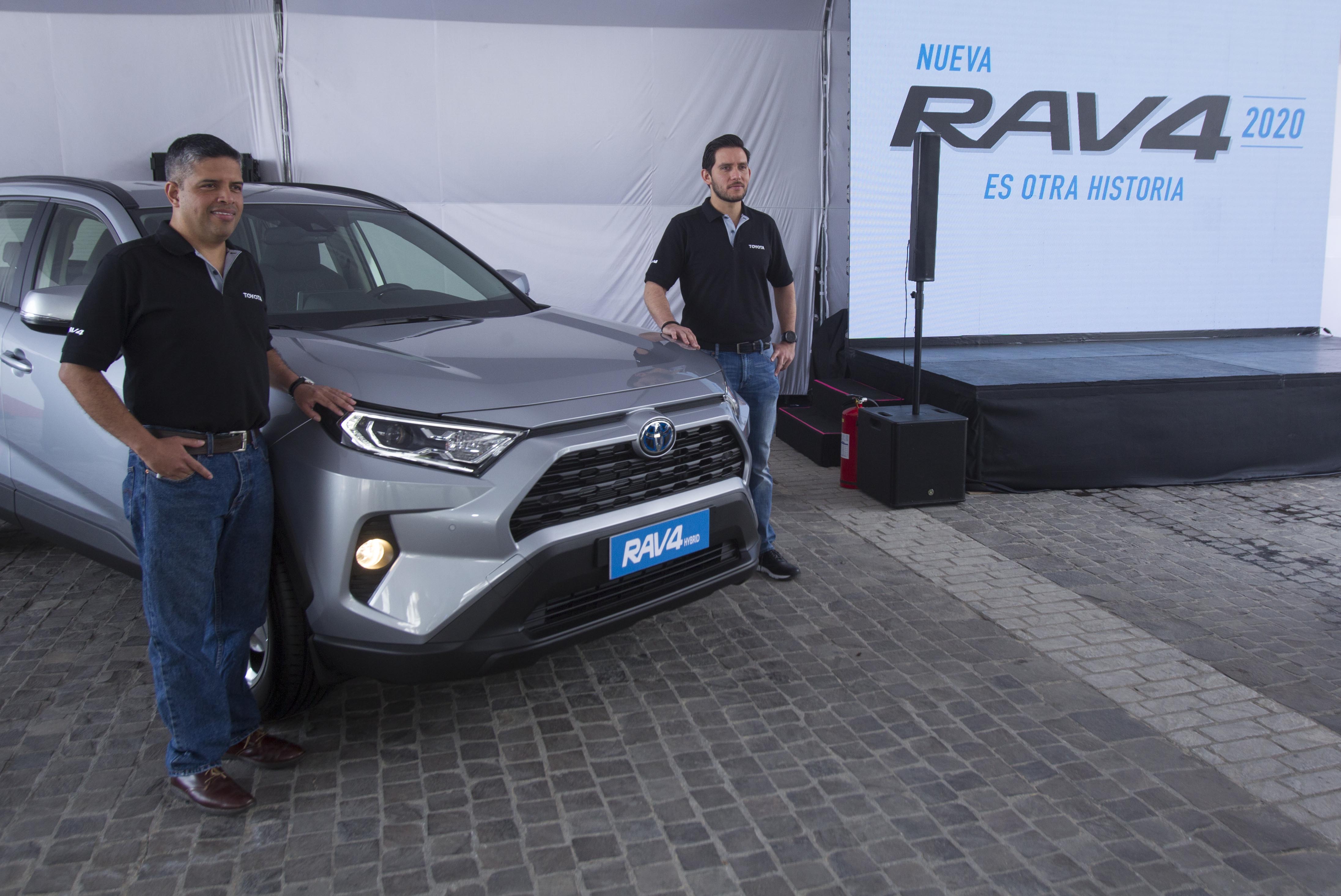 Personeros de Cofiño Stahl presentaron la nueva edición RAV4 en su modelo 2020.