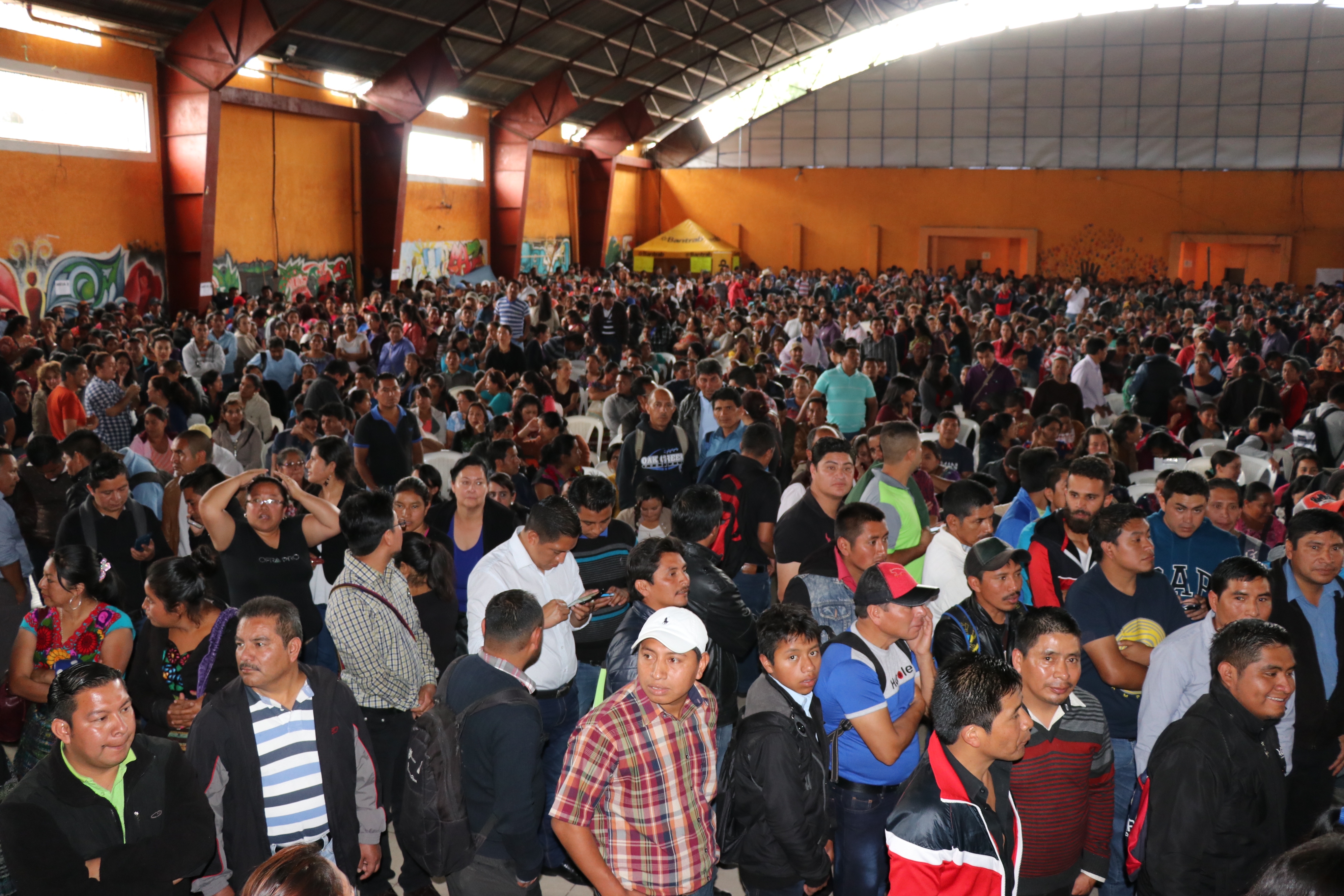 Más de 800 maestros del renglón 0-21 no han recibido pago en Quiché. (Foto: Prensa Libre: Héctor Cordero).
