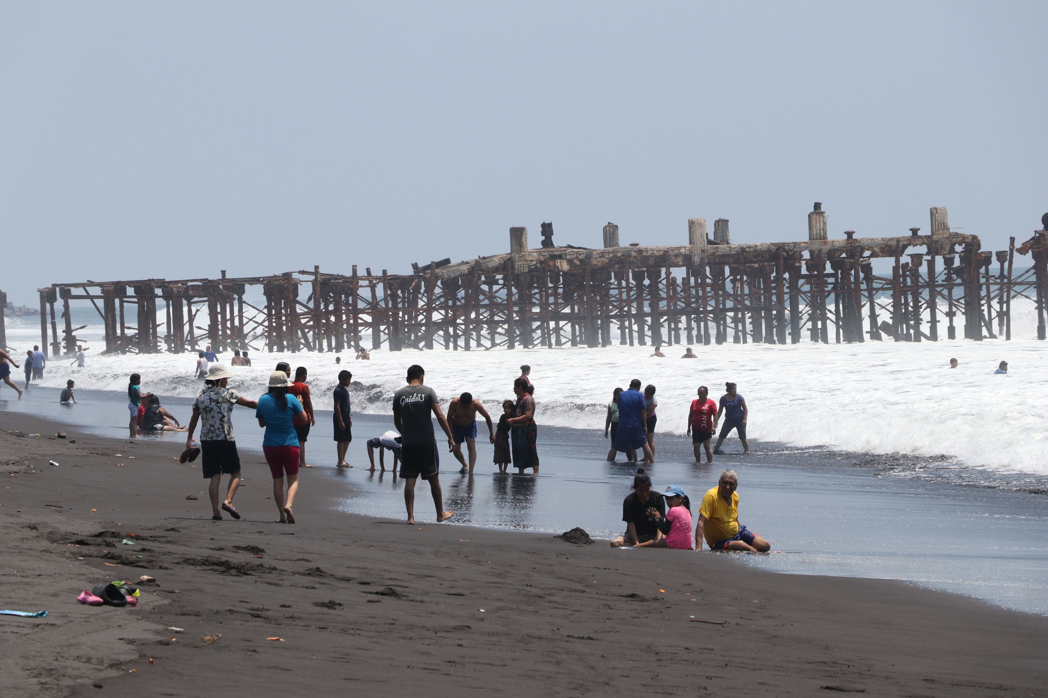 Se espera le llegada de miles de turistas a Puerto San José durante Semana Santa. (Foto Prensa Libre: Enrique Paredes). 
