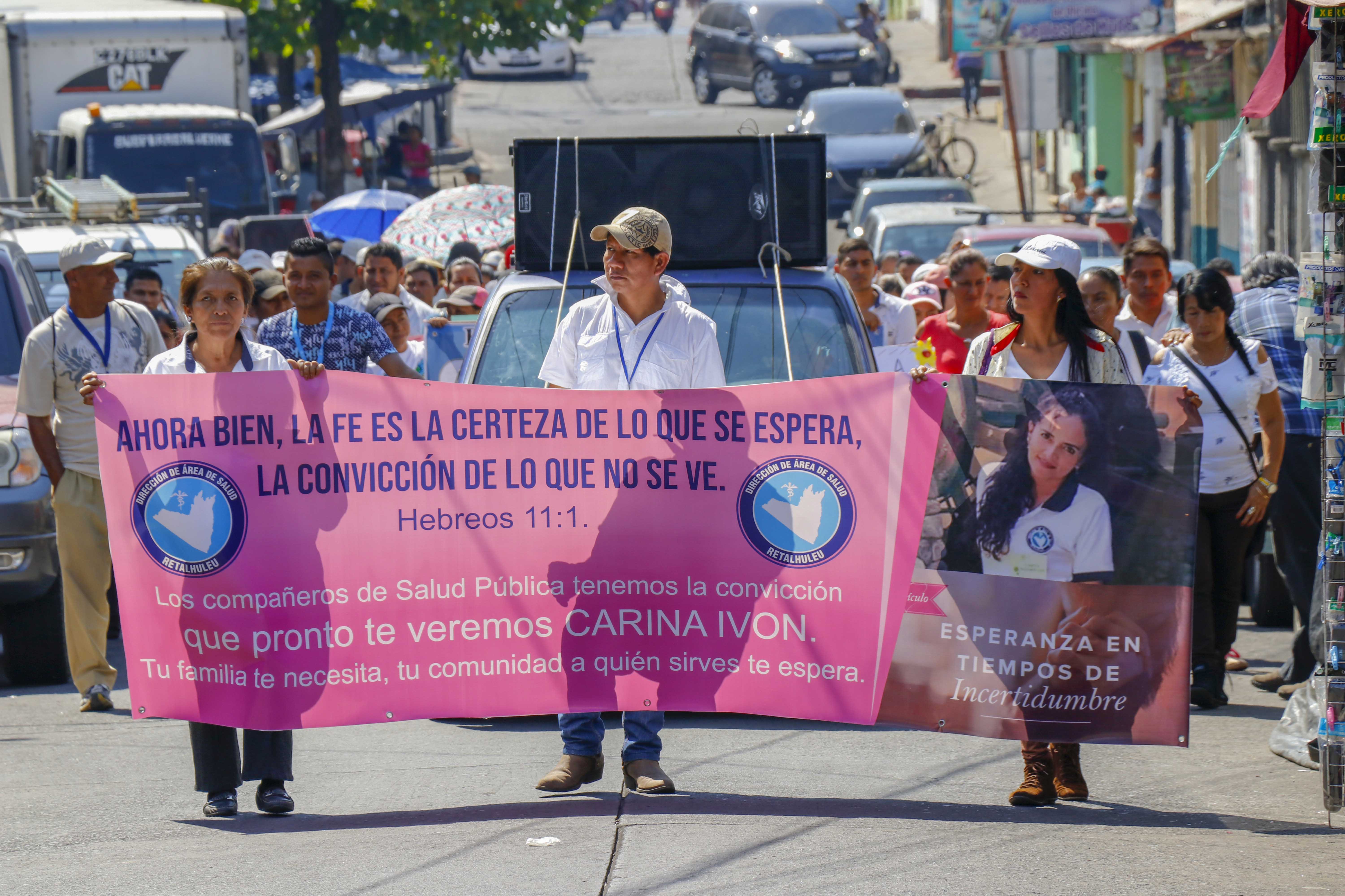 Trabajadores salubristas piden a las autoridades que agilicen las investigaciones sobre la desaparición de Carina Ivone Mazariegos de Aroche. (Foto Prensa Libre: Rolando Miranda)