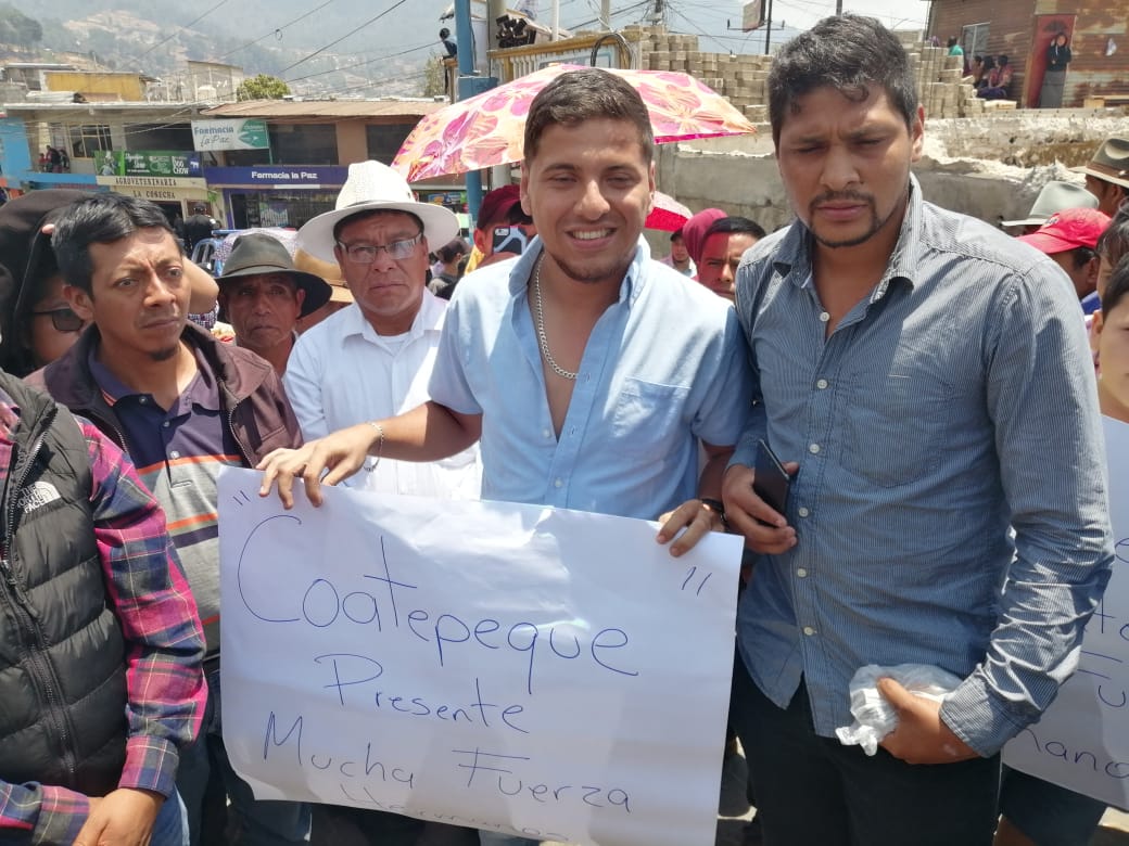 Vecinos de Coatepeque, Quetzaltenango, llegaron a Nahualá como muestra de solidaridad. (Foto Prensa Libre: María Longo) 
