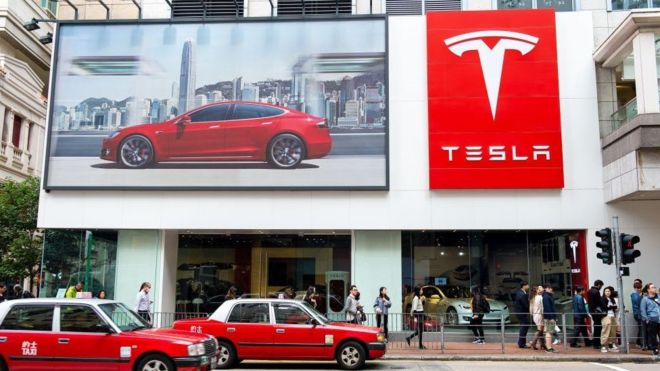 La innovadora (¿y arriesgada?) apuesta de Tesla de vender autos solo por internet