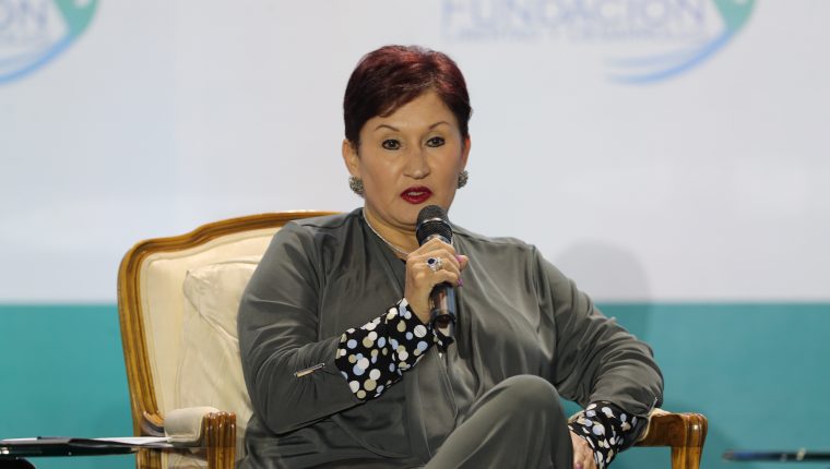 Thelma Aldana, Fiscal General, participa en el Tercer Encuentro Ciudadano que se desarrolla se plante la pregunta ÀEstado democrtico o Estado capturado? Los participantes coincidieron en que el Estado se encuentra "capturado" y que debe ser "liberado" de las fuerzas oscuras.


Fotografa. Erick Avila:                07/03/2018