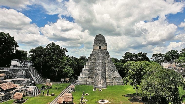 Petén, con varios de sus atractivos turísticos y culturales como El Parque Nacional Tikal, está en el top 9 de los destinos más visitados para Semana Santa. (Foto, Prensa Libre: Hemeroteca PL).