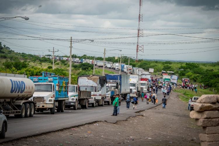 Transporte de carga en Nicaragua enfrenta varios obstáculos en ese país desde que surgió la crisis sociopolítica en abril del 2018. (Foto Prensa Libre: La Prensa Nicaragua)