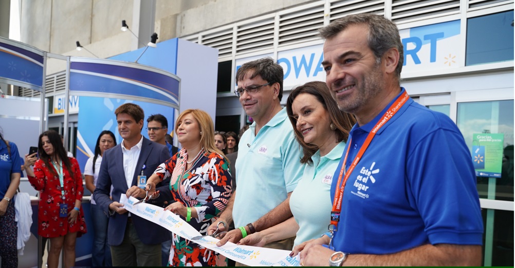 Directivos de Walmart inauguran la octava edición de Expo Walmart en Costa Rica