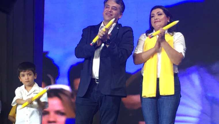 Edwin Escobar y Blanca Alfaro fueron proclamados por el partido Prosperidad Ciudadana (Foto Prensa Libre: Francisco Martínez)