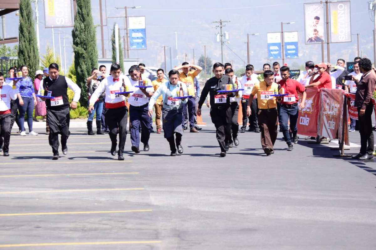 La peculiar Maratón de Charolas se celebra por cuarto año en Quetzaltenango