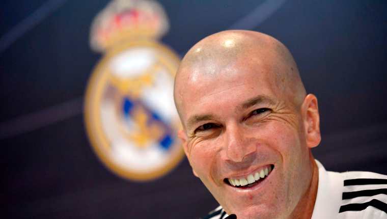El estratega francés Zinedine Zidane regresa al banquillo merengue (Foto Prensa Libre: AFP)