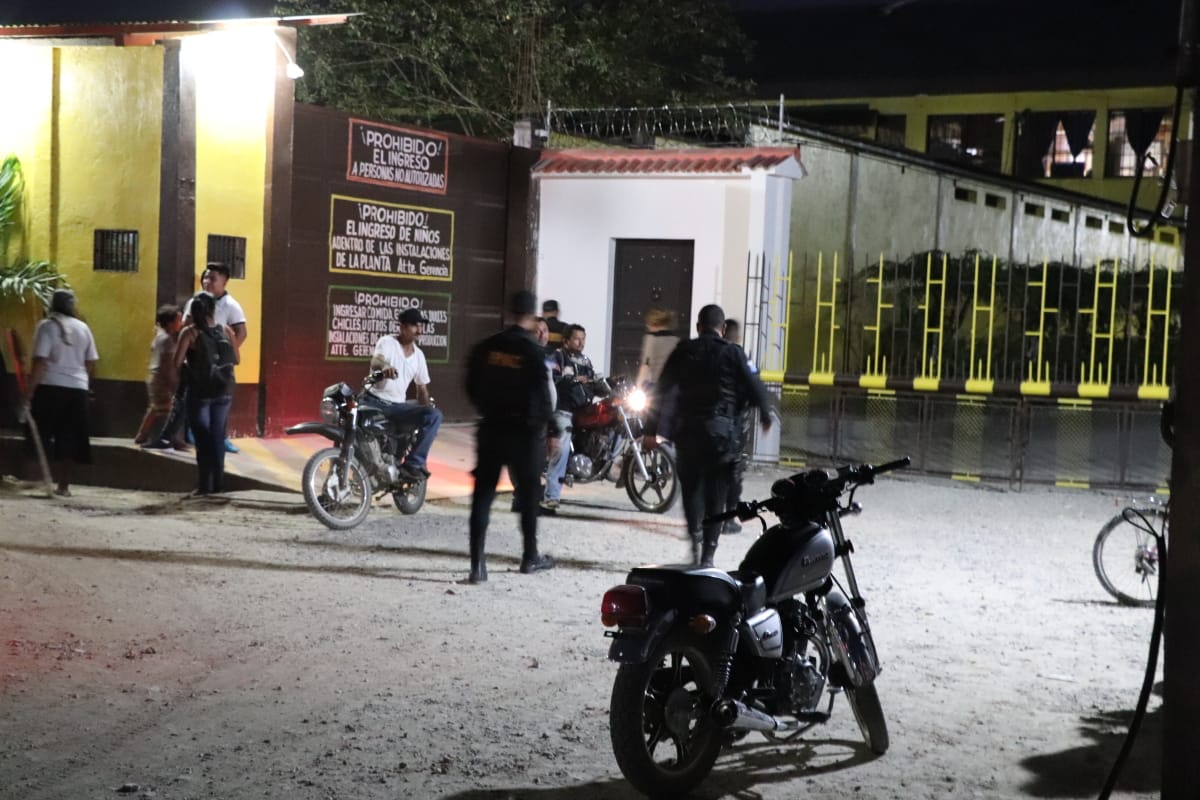 Esta es la panadería que fue asaltada en Morales, Izabal. (Foto Prensa Libre: Dony Stewart)