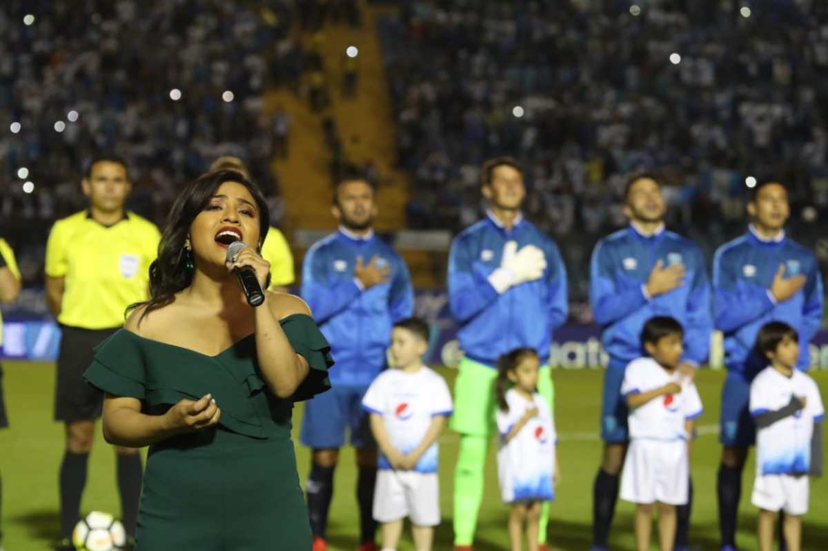 Paola Chuc devolvió el fervor patrio al Estadio Nacional