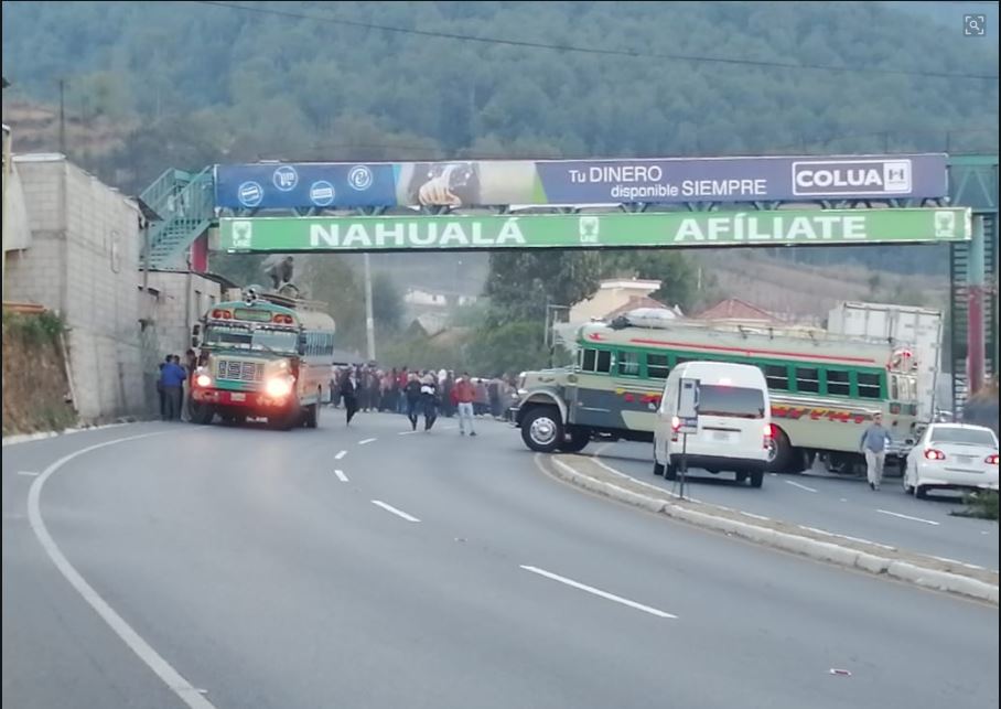 Segundo día de bloqueo en Nahualá. (Foto Prensa Libre: Cortesía Metrópoli Altense)