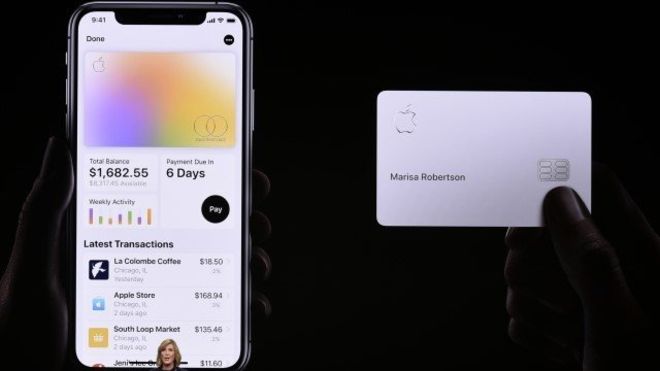Apple Card ofrece "el poder de un iPhone en una tarjeta de crédito", dice la tecnológica. (Foto Prensa Libre: Getty Images)