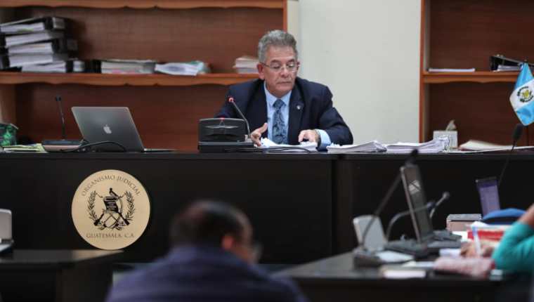El juez Miguel Gálvez, laboró por 23 años en el Organismo Judicial y conoció casos de Mayor Riesgo. (Foto Prensa Libre: Hemeroteca)