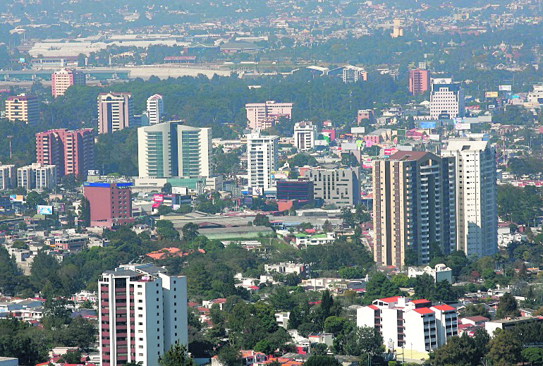 La construcción de más edificios demanda la perforación de más pozos para extracción de    agua, según Funcagua.(Foto Prensa Libre: Hemeroteca PL)