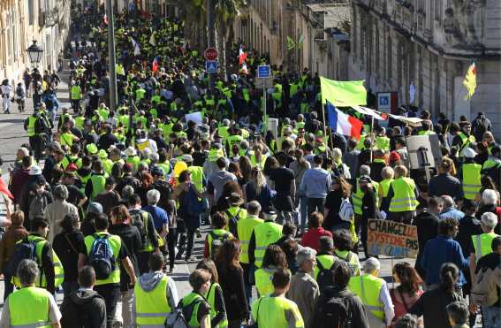Protesta nacional contra las políticas del presidente francés y su estilo de gobierno. Foto Prensa Libre: AFP