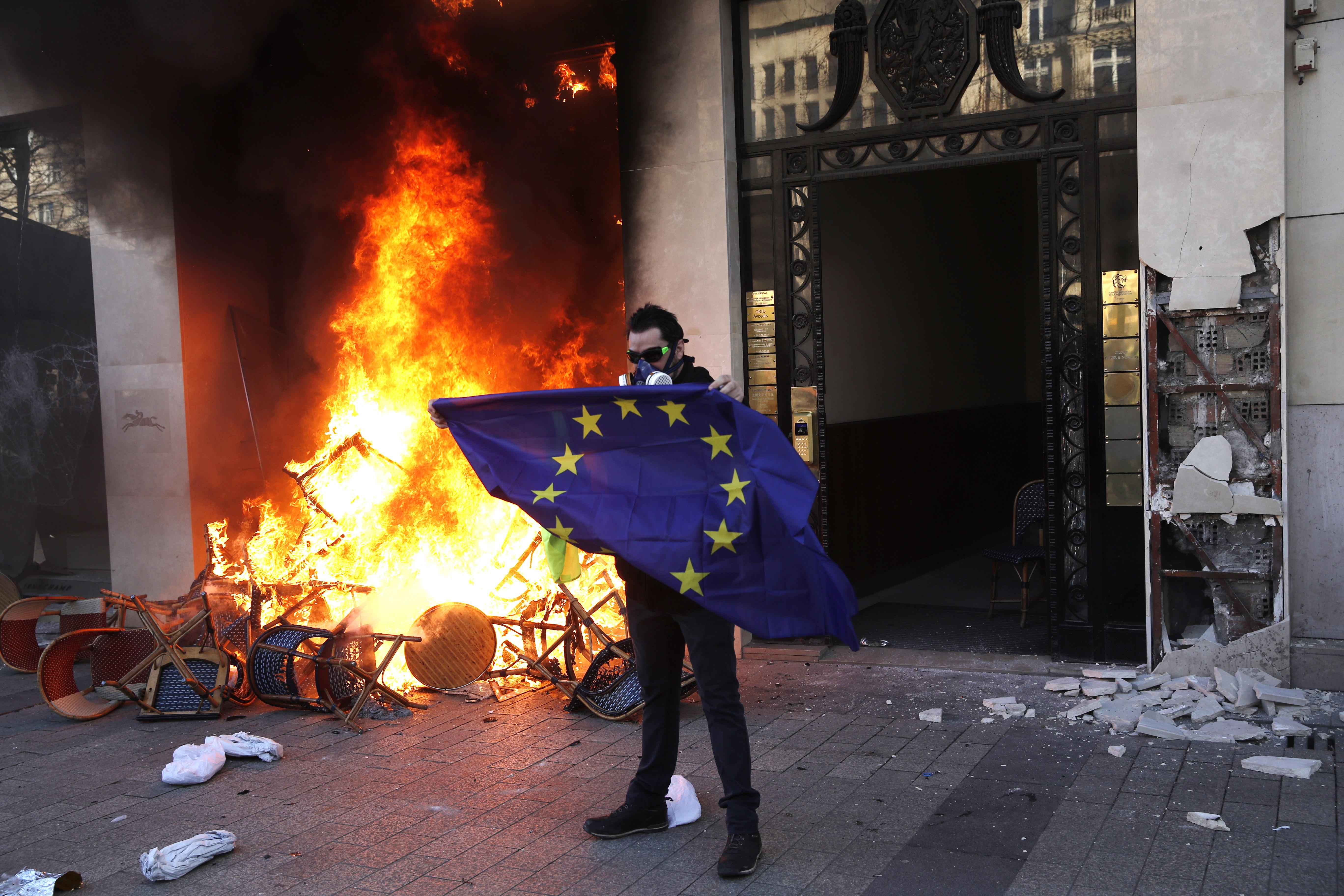 Varios disturbios se reportaron en Francia durante la protesta de los Chalecos Amarillos
