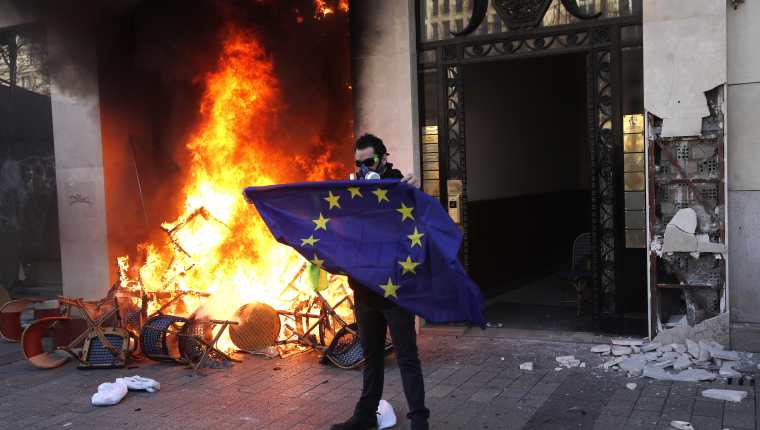 Varios disturbios se reportaron en Francia durante la protesta de los Chalecos Amarillos