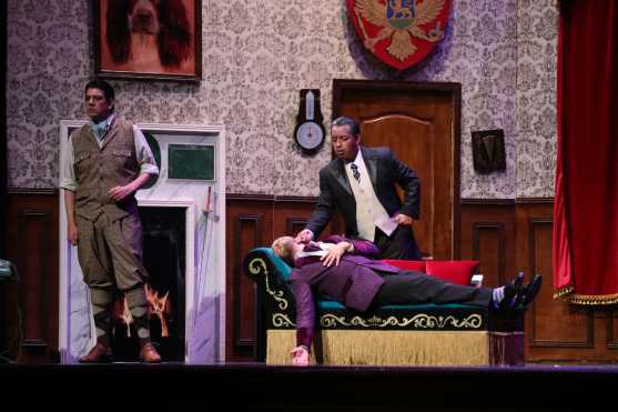 La comedia es uno de los géneros que predominan en la cartelera teatral guatemalteca y “La obra que sale mal” enriquece esa temática. (Foto Prensa Libre: Keneth Cruz)