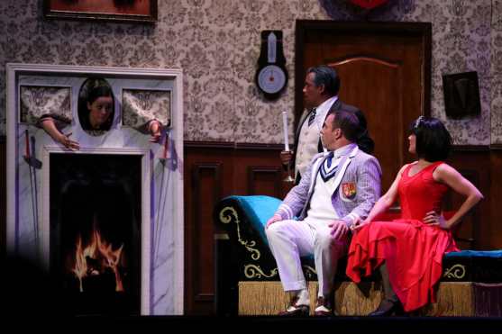 “La obra que sale mal” es una producción que entretiene y no cansa. (Foto Prensa Libre: Keneth Cruz)