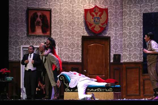 “La obra que sale mal” es una comedia con varias “equivocaciones” y eso provoca que el espectador disfrute la producción. (Foto Prensa Libre: Keneth Cruz)