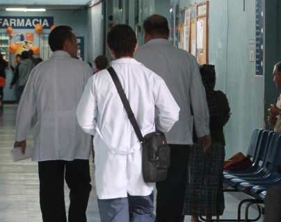 “Muchos que no recibieron ese dinero murieron en situaciones paupérrimas”: Piden al Colegio de Médicos reactivar pensión por vejez