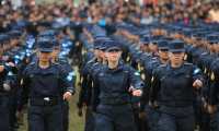 Mujeres están entre las reclutas para graduarse como agentes de la Policía Nacional Civil. (Foto Prensa Libre: Hemeroteca PL) 