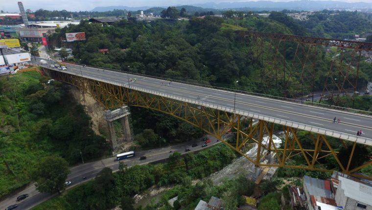 Durante este fin de semana, el puente Belice permanecerá cerrado por reparaciones. (Foto Prensa Libre: Hemeroteca PL)