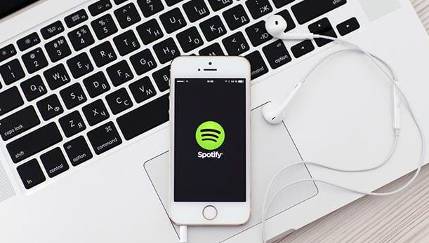 Luego de que Spotify levantó una queja contra Apple ante la Comisión Europea, la fabricante del iPhone dice que son engaños y que Spotify no dice toda la verdad. (Foto Prensa Libre: Shutterstock)