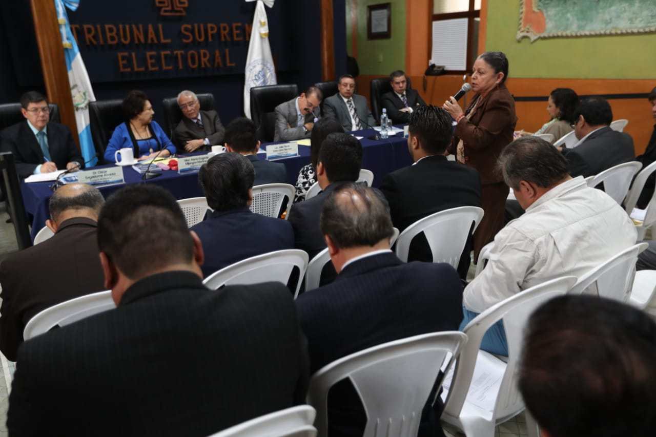 Autoridades del TSE se reúnen con fiscales de partidos políticos