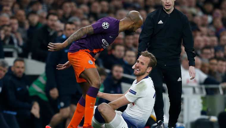 Harry Kane se lesionó durante el partido de ira entre el Tottenham y el Manchester City. (Foto Prensa Libre: AFP)