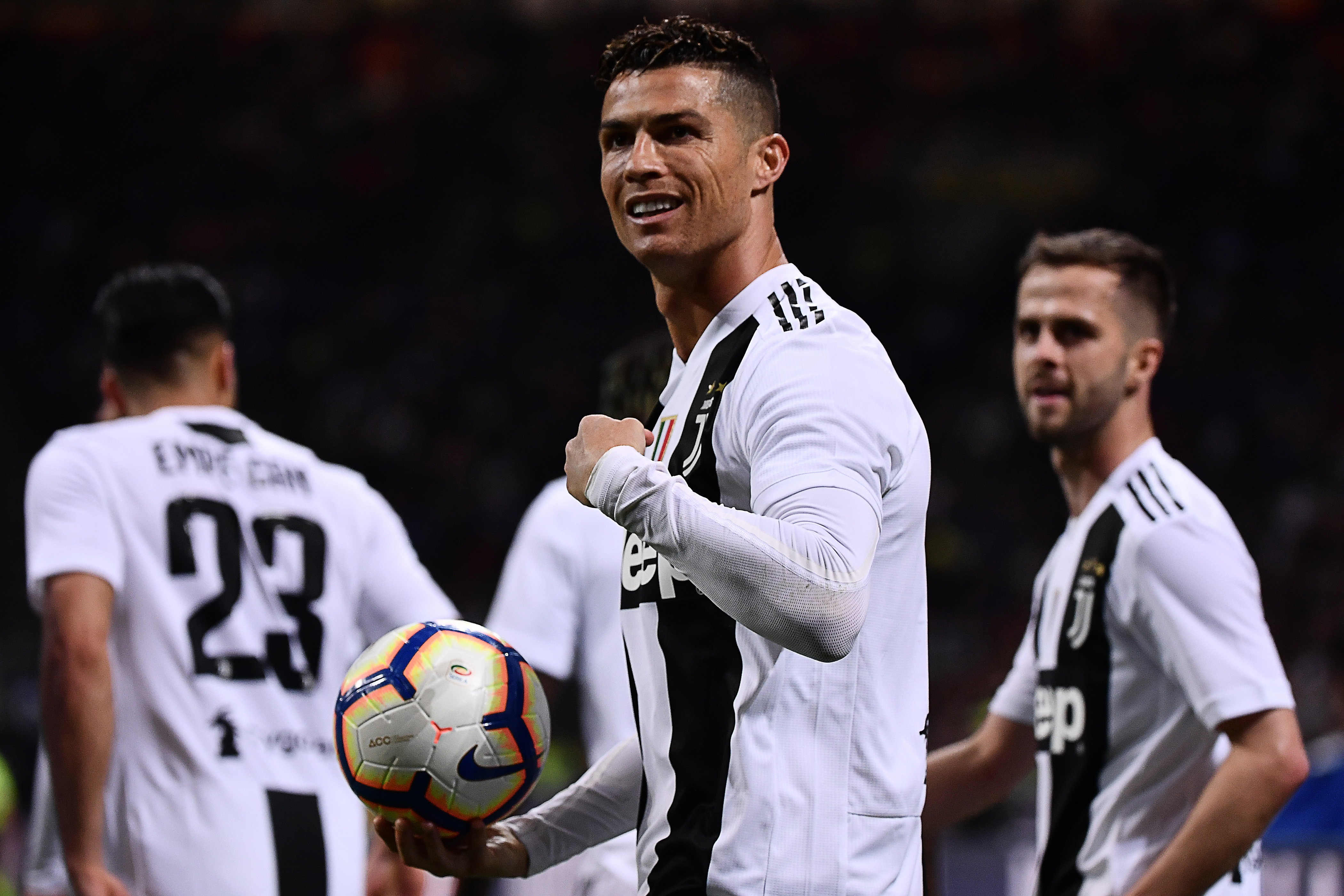 Cristiano Ronaldo anotó el gol del empata de la Juventus en su visita al Inter de Milán. (Foto Prensa Libre: AFP)