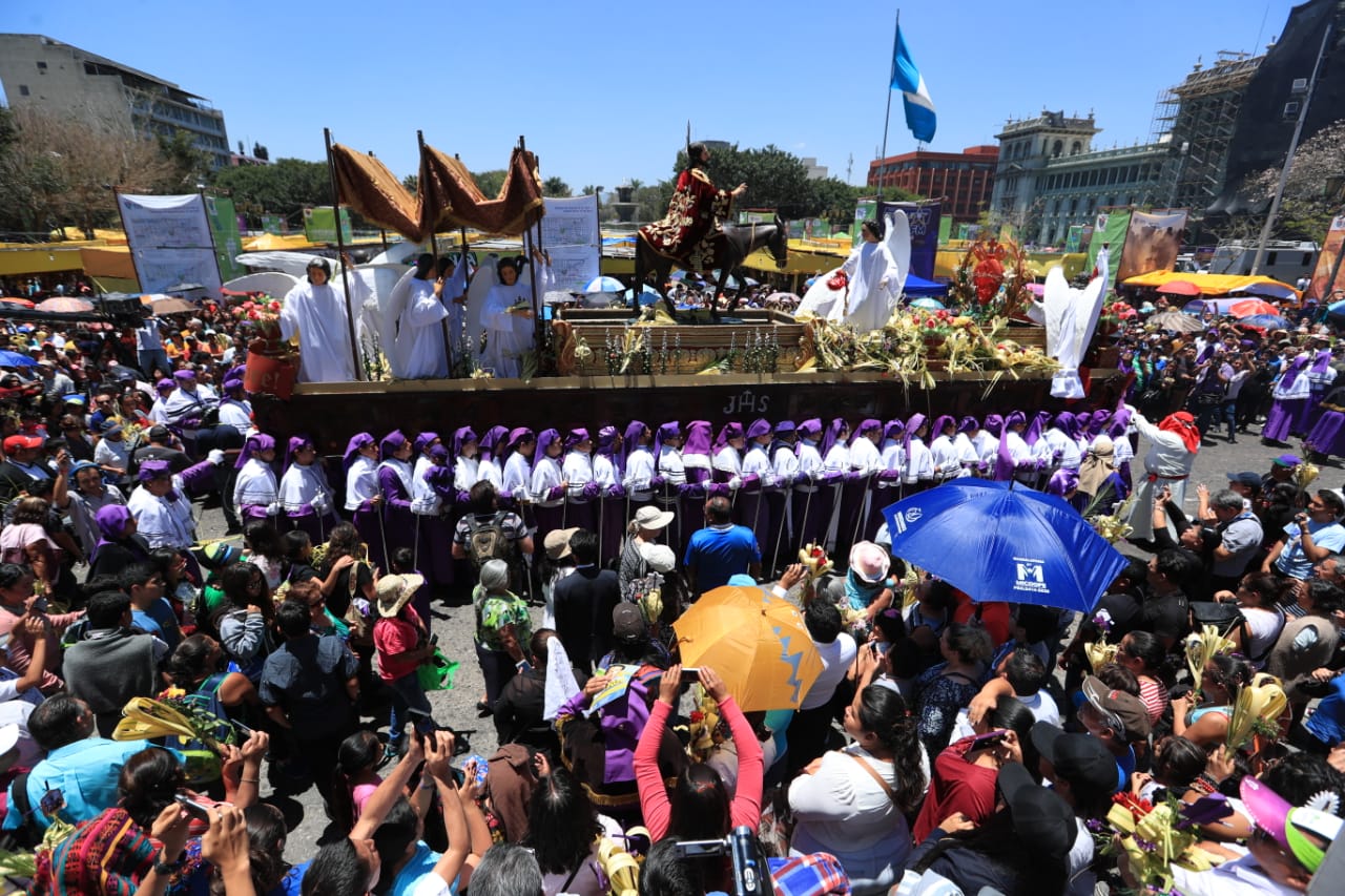 Miles de feligreses se concentrarán en las procesiones durante la Semana Santa 2020. (Foto Prensa Libre: Hemeroteca).