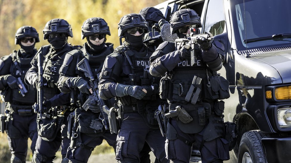 La broma conlleva el despliegue de equipos de seguridad especiales. (Foto Prensa Libre: Getty Images)