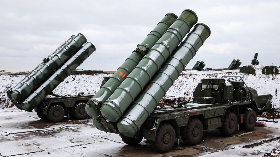 Los S-400 "Triumf" de Rusia figuran entre los sistemas de misiles "tierra-aire" más avanzados del mundo. GETTY IMAGES
