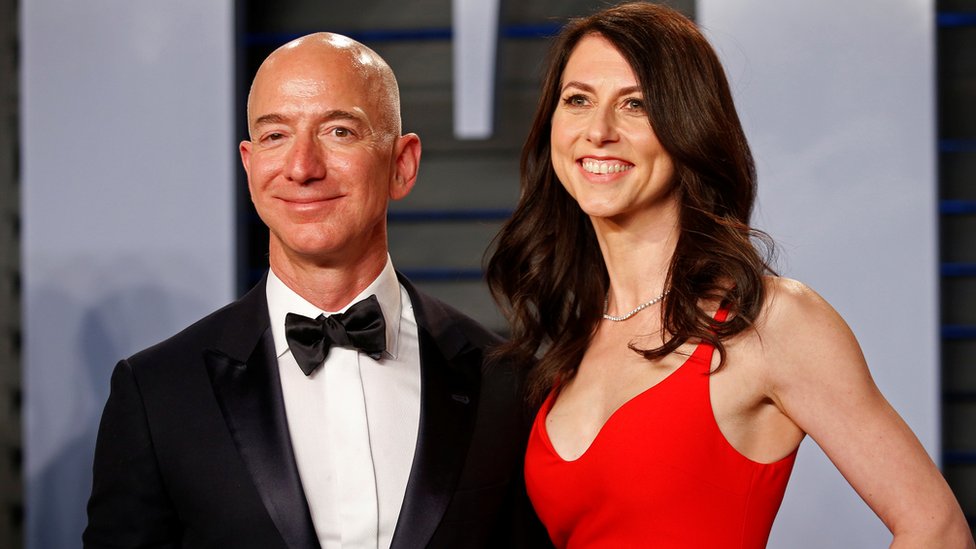 La pareja, con cuatro hijos, estuvo junta desde que Bezos fundó Amazon en 1994.