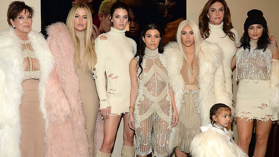 (De izda a dcha): Kris Jenner, Khloe Kardashian, Kendall Jenner, Kourtney Kardashian, Kim Kardashian West, North West, Caitlyn Jenner y Kylie Jenner. (Foto Prensa Libre: Getty Images)